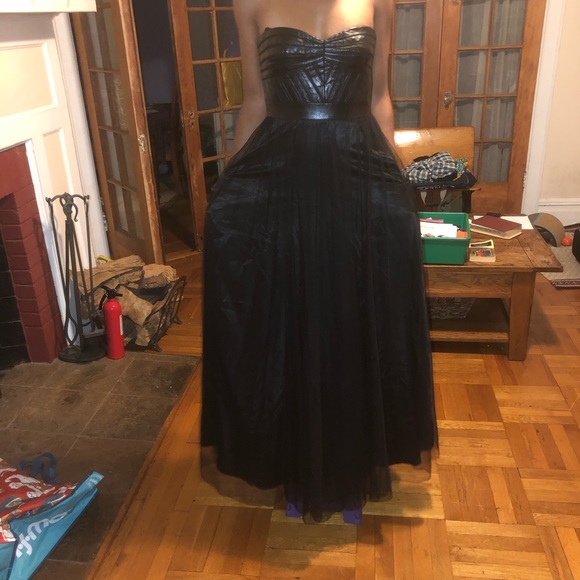 Fun black dress - Picture 4 of 5